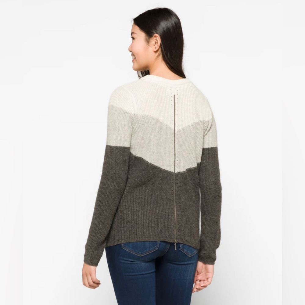 Stitch Did Design History Sweater grey nwt medium